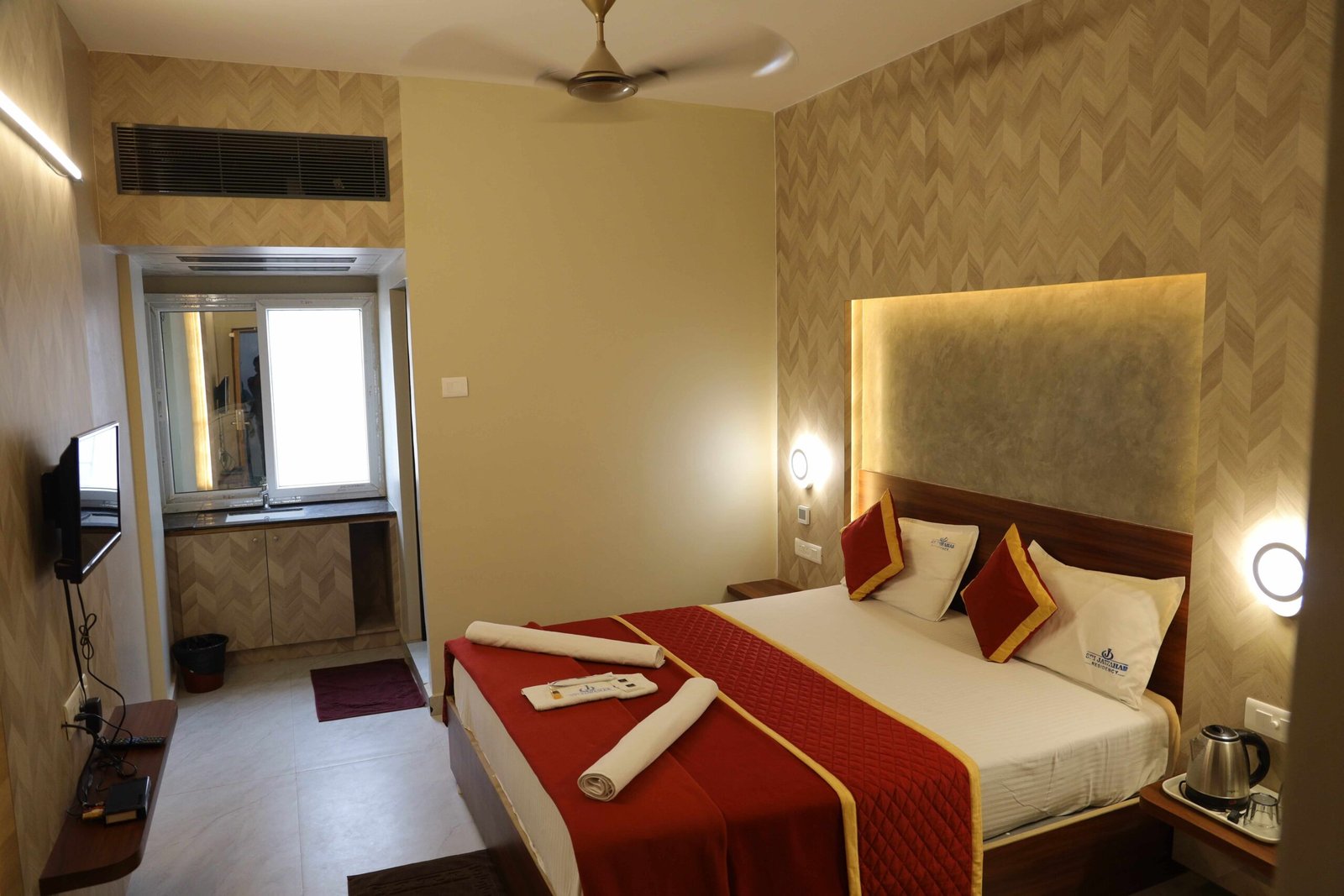 Superior AC Room in Palani - Sri Jawahars Residency